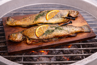 BBQ Forel op rookplank met parelcouscous