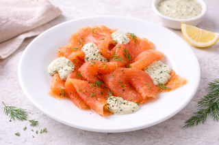 Gerookte Zalm met frisse dille saus