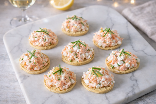 Gerookte zalmsalade van de BBQ