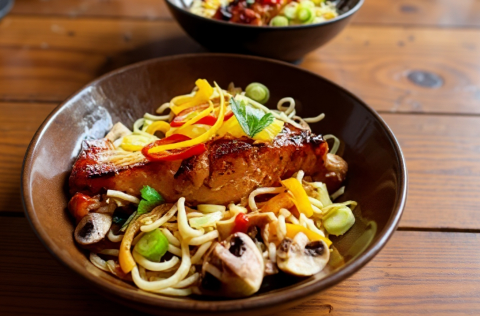 Spicy noodles met zalmfilet