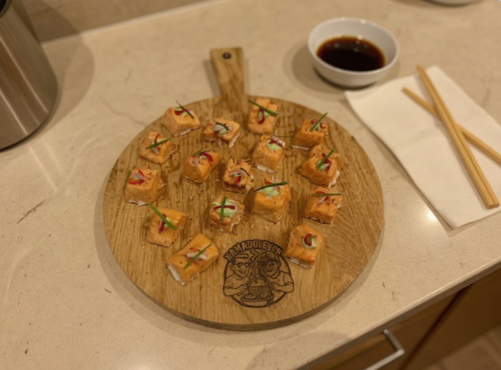 Zalmbonbons van het cederhouten plankje