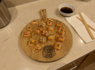 Zalmbonbons van het cederhouten plankje