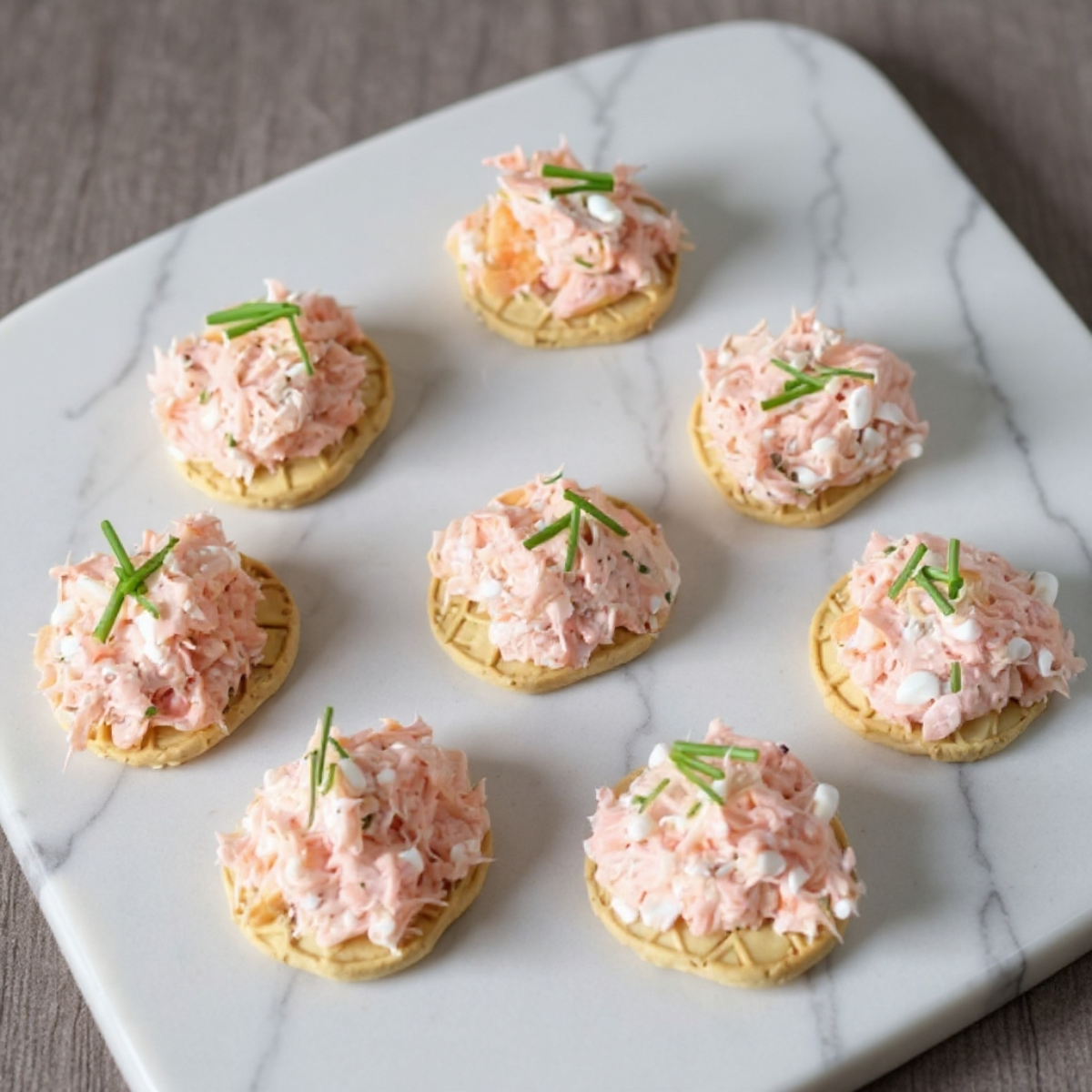 Gerookte zalmsalade van de BBQ